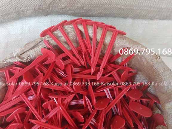 Đinh ghim bạt phủ chống cỏ